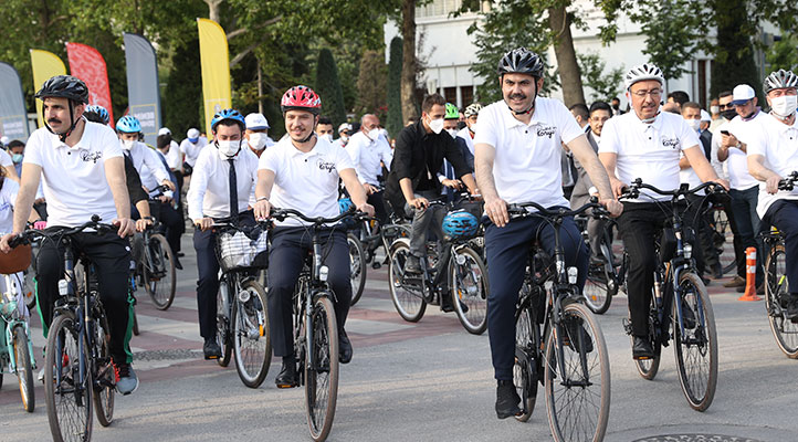 Bakan Kurum Konya’da bisiklet etkinliğine katıldı