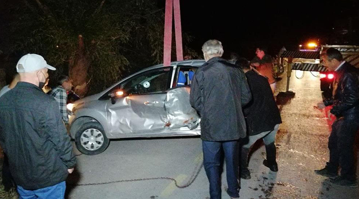 Aksaray’da kamyonet ile çarpışan otomobil kanala düştü: 3 yaralı