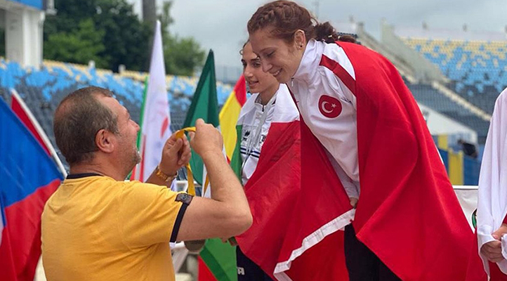 Dünya Para Atletizm Şampiyonası’nda 800 metrede Muhsine Gezer, dünya şampiyonu oldu