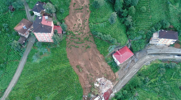 Rize’de sel felaketi! Ölü sayısı 2 oldu