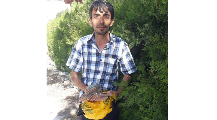 Konya’da bir vatandaş, bankanın kendisine yanlışlıkla ödediği 40 bin lirayı iade etti