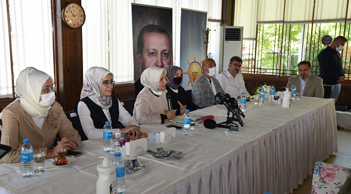 AK Parti Genel Merkez Kadın Kolları Başkanı Keşir, Konya’da STK temsilcileri ve basın mensuplarıyla bir araya geldi