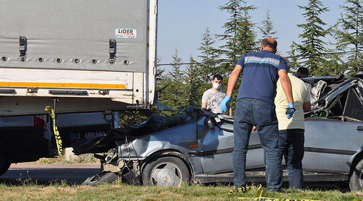 Konya’da tıra çarpan otomobilde 1 kişi öldü, 1 kişi yaralandı