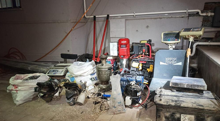 Konya polisinden müthiş operasyon! Müşteri gibi gittiği evden 125 adet çalıntı malzeme ele geçirdi