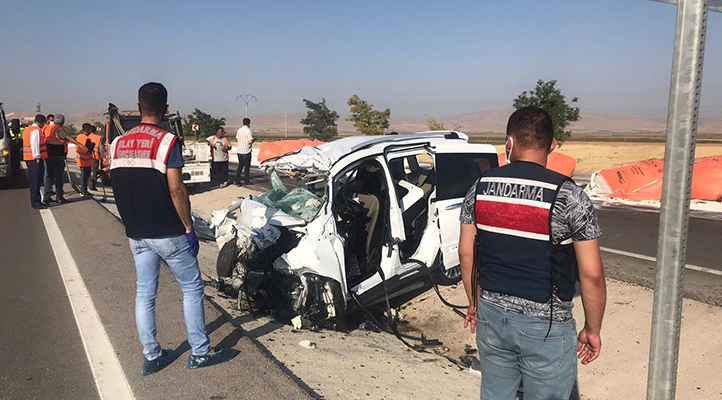 Konya’da katliam gibi kaza! Tır ile kamyonet çarpıştı: 6 kişi öldü, 2 kişi yaralandı