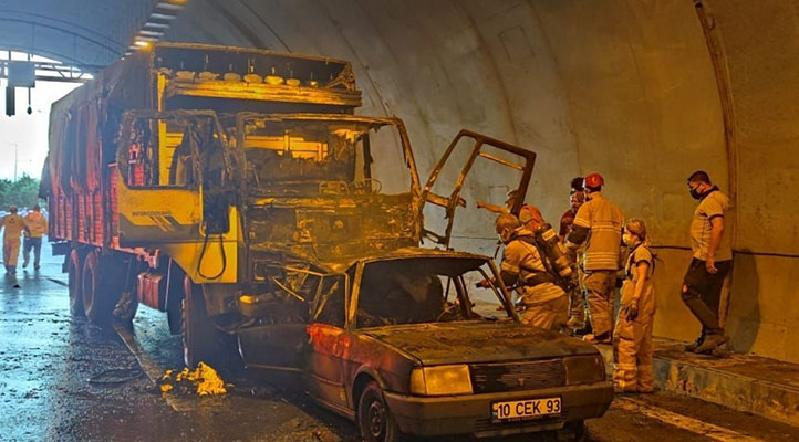 İzmir-Aydın Otoyolu’nda feci kaza: 4 ölü, 2 yaralı