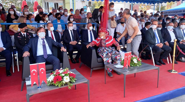 Protokolde ‘Teyze’ krizi! ‘Ben burada oturacağım’