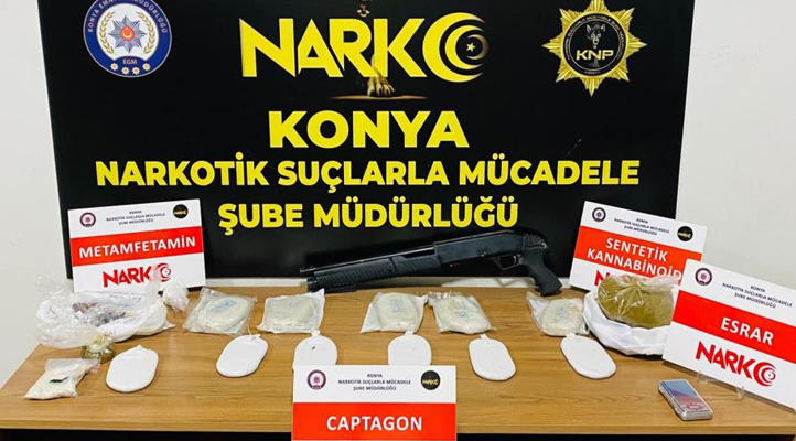 Konya’da uyuşturucu operasyonu:  2 kilo  esrar, 1 kilo sentetik uyuşturucu, 9 bin 600 uyuşturucu hap…