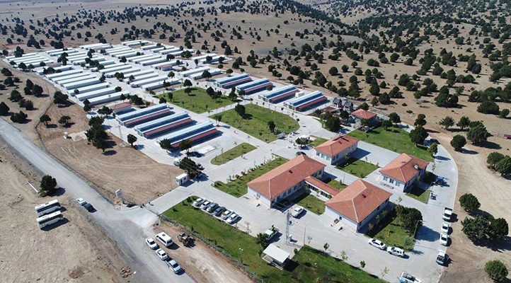 Öğrencilerden Büyükşehir Belediyesi Hayvan Barınağına ziyaret