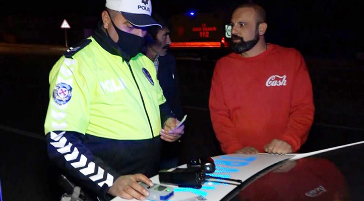 Kaza yapan ehliyetsiz sürücü polise “Çok mu içmişim?’ diye sordu