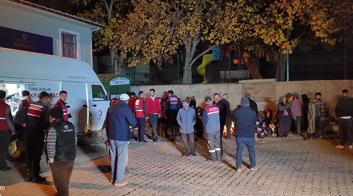 Kızılay Konya Şubesi depremzedelerin yanında