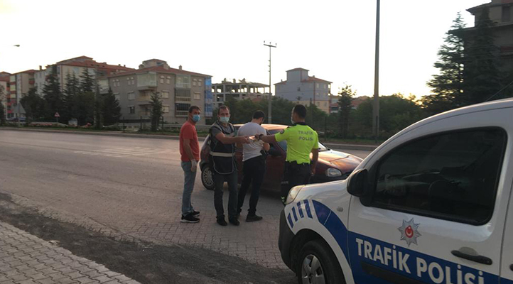 Konya’da kontrol noktasında polisin ‘dur’ ihtarına uymayarak kaçan otomobildeki 5 kişi kovalamaca sonucu yakalandı