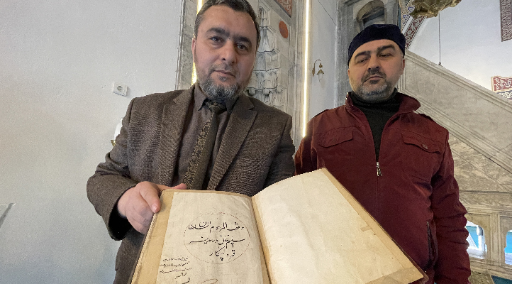 Konya’daki tarihi Sultan Selim Camii’nde 450 yıllık el yazması Kur’an-ı Kerim bulundu