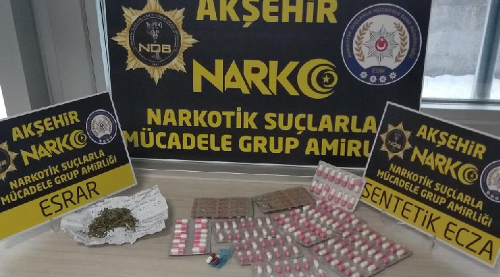 Akşehir’de durdurulan araçta 150 adet uyuşturucu hap ele geçirildi