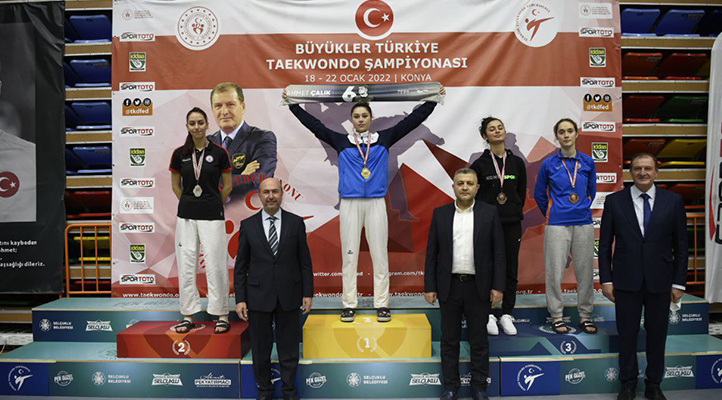 İkra Kayır’dan altın madalya