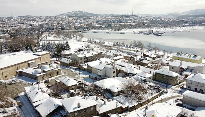 Beyaz gelinliğini giyen Beyşehir Gölü havadan görüntülendi