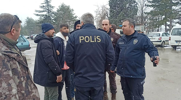 Konya’da hastane bahçesinde bıçaklı kavga: 1 yaralı