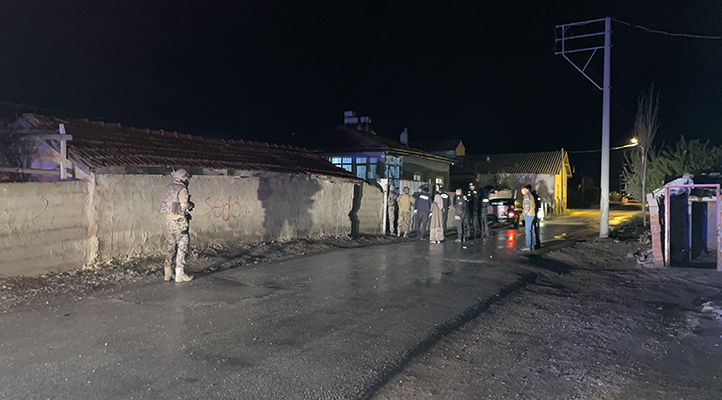 Konya’da iki kadının yaralandığı kavgada bir kişi polise silah doğrulttuktan sonra kaçtı