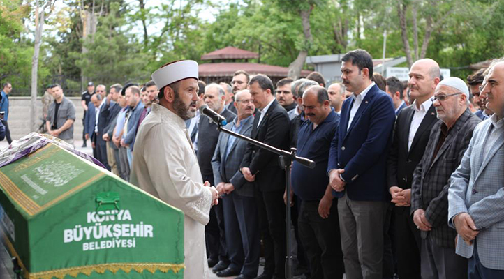 Bakanlar Soylu ve Kurum, Niğde’deki kazada ölen öğrencinin Konya’daki cenaze törenine katıldı
