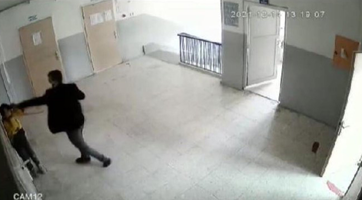 Aksaray’daki dayakçı öğretmen bu kez de dövdüğü öğrencinin babasıyla yumruklaştı