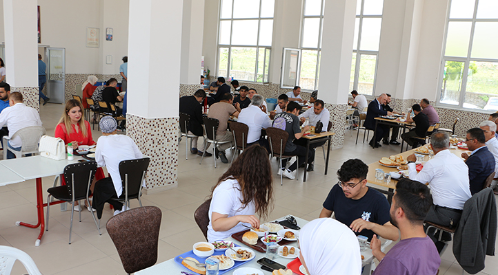 Yunak Meslek Yüksek Okulu öğrencilerine okulda yemek ücretsiz olacak