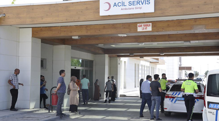 Karaman’da okul servisi ile otomobil çarpıştı: 13 yaralı