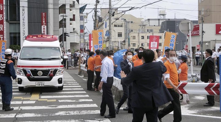 Eski Japonya Başbakanı Abe Şinzo silahlı saldırıda hayatını kaybetti