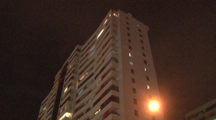 Konya’da 18 katlı binaya yıldırım isabet etti!  Binada hasar oluştu