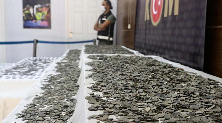 İstanbul’da tarihi eser operasyonunda 34 bin 550 sikke ele geçirildi