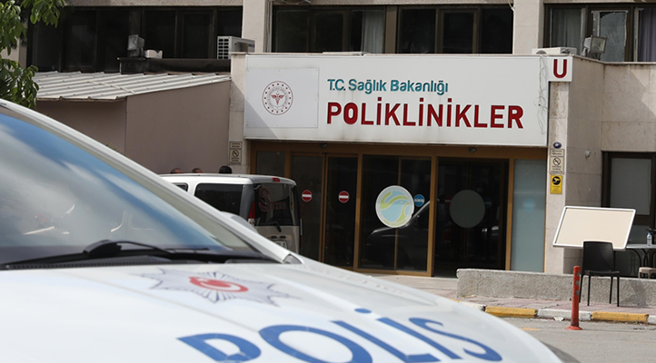 İzmir’deki depremde balkondan atlayan genç hayatını kaybetti