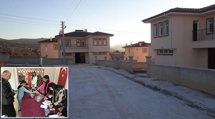 Konya’da depremde evleri zarar gören ailelerin yeni evleri teslim edildi