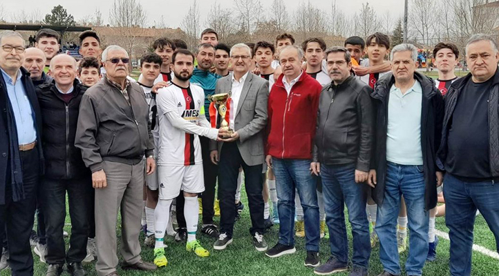 M. Kara Kartallar U18 şampiyonu