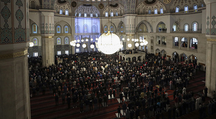 Konya’da bayram namazı 06.38’de kılınacak! İl il bayram namazı saatleri