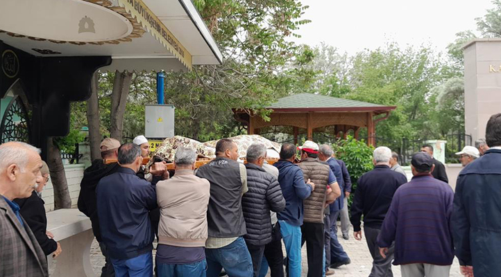 Konya’da etliekmekçide silahlı saldırı sonrası hayatını kaybeden kişi defnedildi