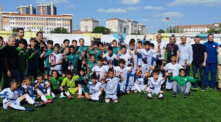 Konyaspor U12 ve U11, şampiyon oldu
