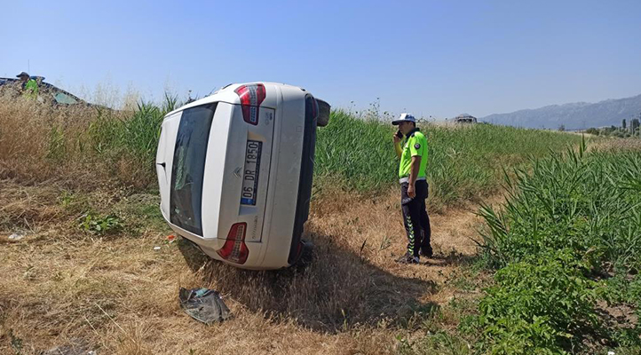 Konya’da kontrolden çıkan otomobilin devrildiği kazada 4 kişi yaralandı