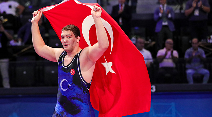 Cemal Yusuf Bakır, 110 kiloda dünya şampiyonu oldu
