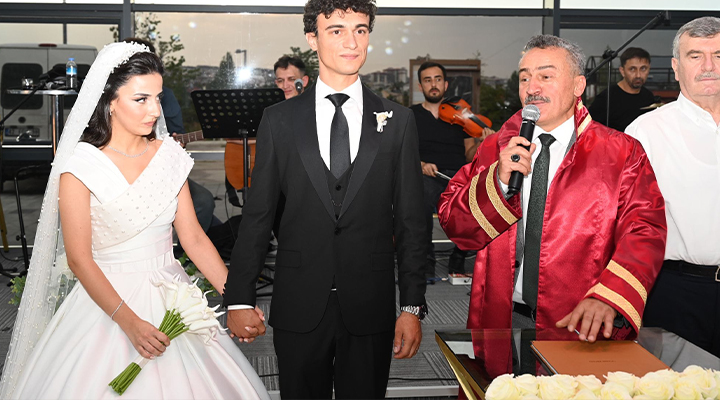 Seydişehir Belediye Başkanı Mehmet Tutal oğlunun nikahını kıydı