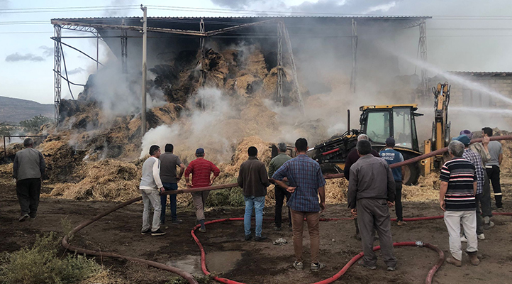 Seydişehir’de bin balya saman yandı