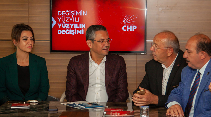 CHP Genel Başkan adayı Özgür Özel, partisinin Konya’daki örgüt yöneticileriyle görüştü