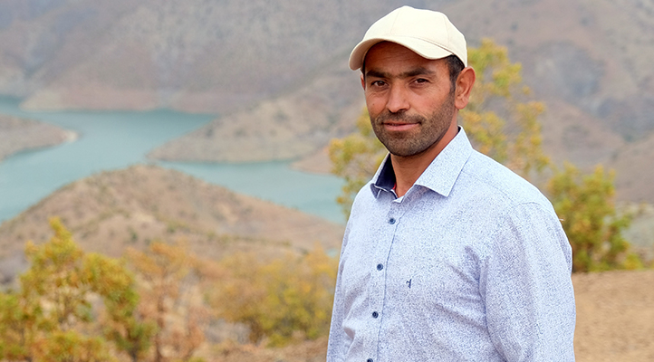 Konyalı çiftçi deprem enkazında şahit olduğu acıya, şarkı yazdı