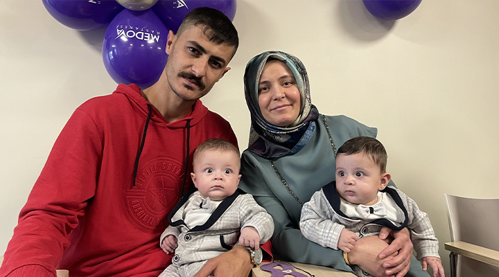 Konya’da 29 haftalıkken 1 kilogram doğan ikizler, ailesinin neşesi oldu