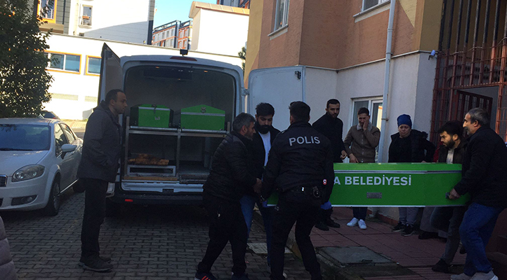 Kocaeli’de bir erkek, tartıştığı eşini öldürdü, oğlunu da ağır yaraladı