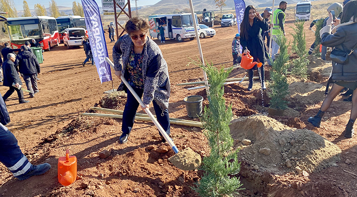Aksaray’da 24 Kasım Öğretmenler Günü dolayısıyla fidan dikildi
