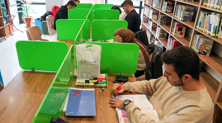 Her yaştan Meramlının gözdesi: İlçe Halk Kütüphanesi