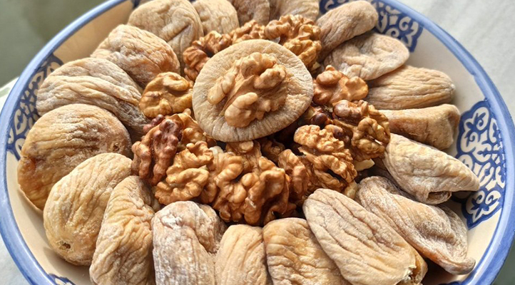 Kuru incirin arasına ceviz koyup yiyin, bakın neler oluyor neler…