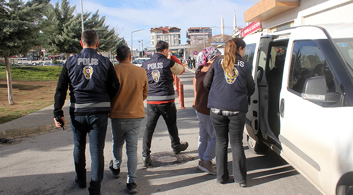 Karaman’da 3 kişinin yaralandığı eski damat ve kayınpederin bıçaklı kavgasında 2 kişi gözaltına alındı