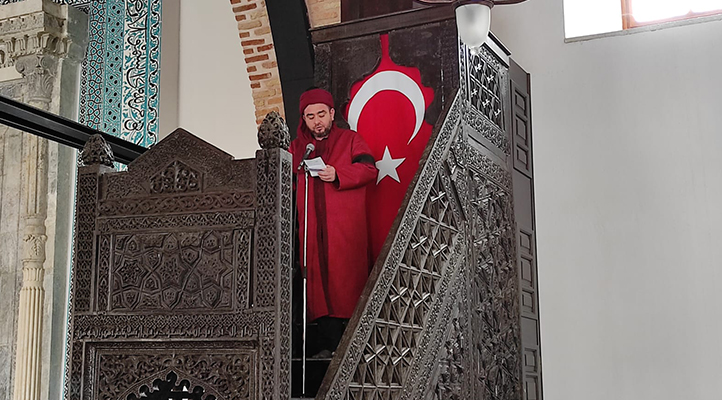 Alaaddin Camii Sultanlar Türbesi’nde sıra dışı gelenek