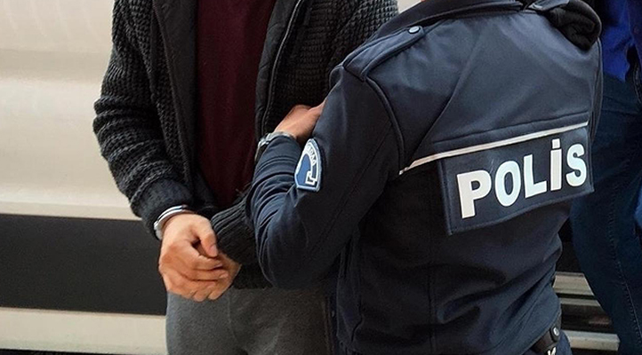 Konya’da uyuşturucu ticareti yaptıkları iddiasıyla 2 şüpheli tutuklandı