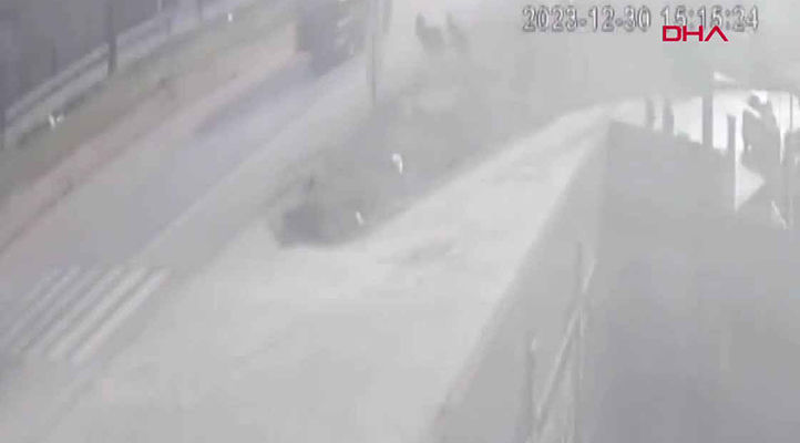Konya’da tanker, yola çıkan eşeklere çarptı
